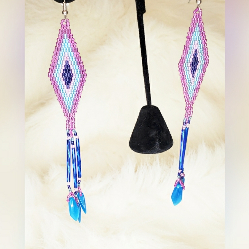 Hand beaded earrings - Picture 2 of 4